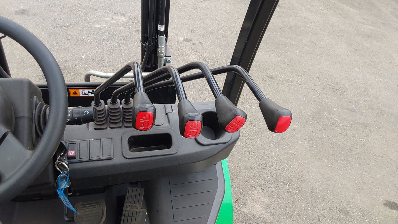 HC (Hangcha) CPD18-XD4-SI16 4-Rad Elektrostapler gebraucht HC (Hangcha) CPD18-XD4-SI16 * 4-Rad Elektrostapler